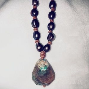 Agate Pendant with Peacock Pearls Leather Necklace